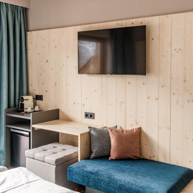 Ferienalm Panorama Hotel - Comfort Doppelzimmer mit Balkon und Bergblick - 1