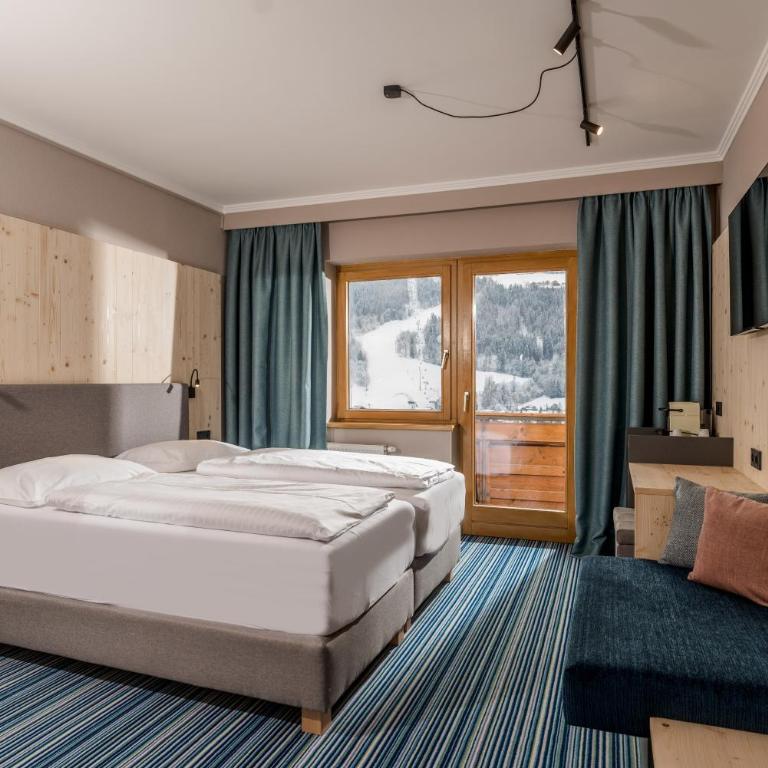 Ferienalm Panorama Hotel - Comfort Doppelzimmer mit Balkon und Bergblick - 4