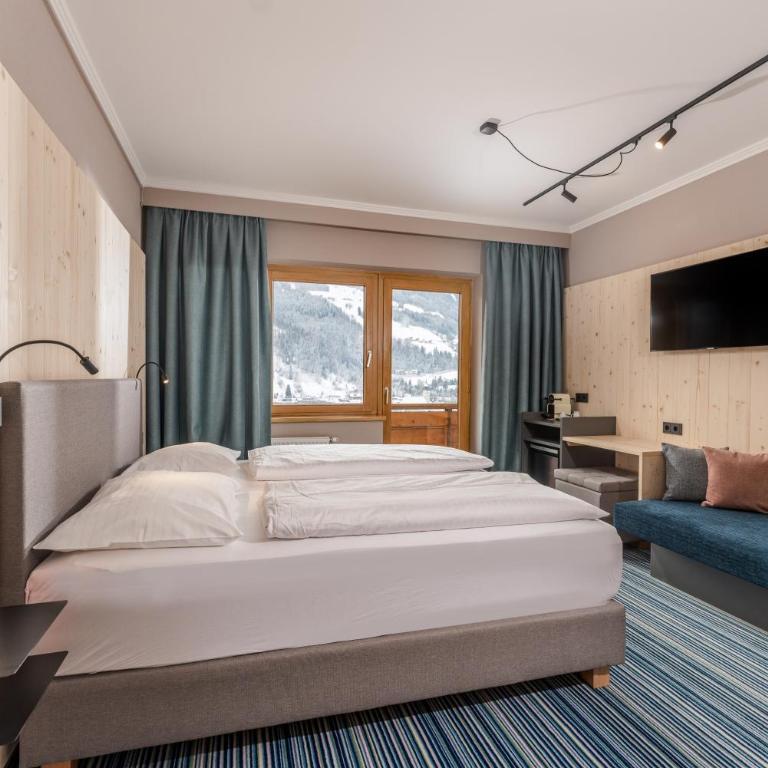 Ferienalm Panorama Hotel - Comfort Doppelzimmer mit Balkon und Bergblick - 8