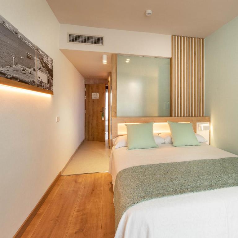 Hotel Montecarlo Spa & Wellness - Habitación Doble Premium con vistas laterales al mar y acceso al spa - 1 o 2 camas - 3