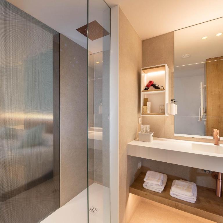 Hotel Montecarlo Spa & Wellness - Habitación Doble Premium con vistas laterales al mar y acceso al spa - 1 o 2 camas - 7