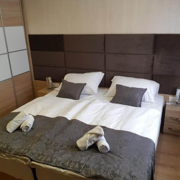 BOLERO - One-Bedroom Apartment - 1