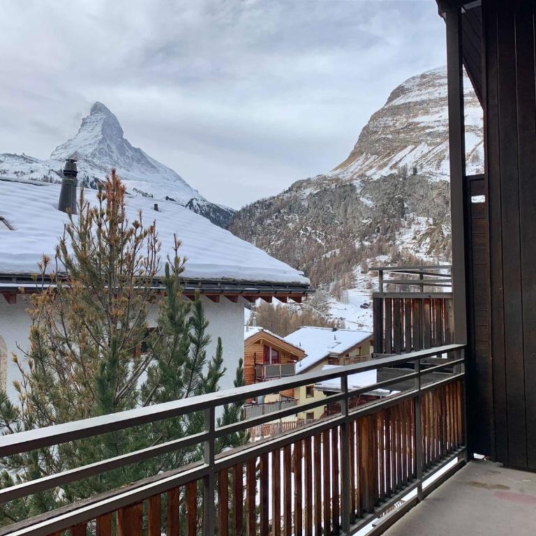 Haus Beta by Zermatt Premium Apartments - Two-Bedroom Attic Apartment with Matterhorn View - 7