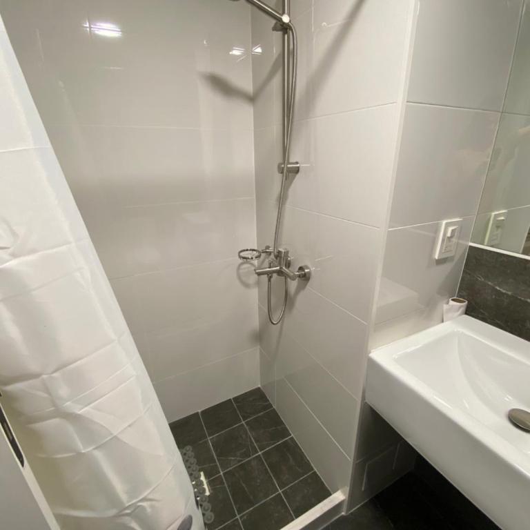 EUGE Apart - One-Bedroom Apartment - 6