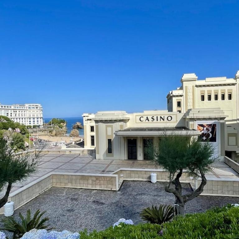 Superb top floor studio, Biarritz center. - Studio - 8