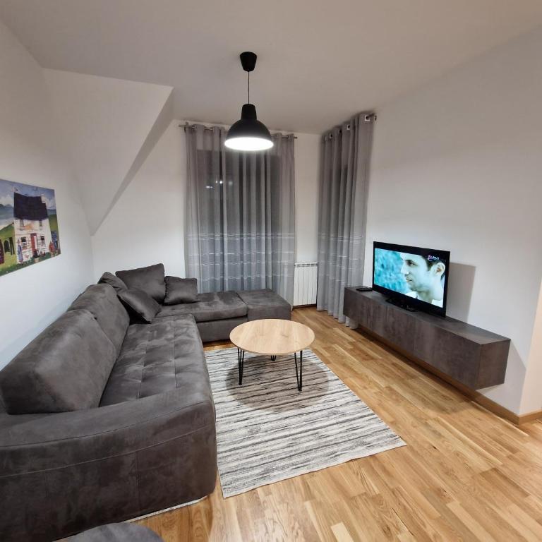 Apartman u centru Kolasina sa garazom - Apartman sa 1 Spavaćom Sobom - 2