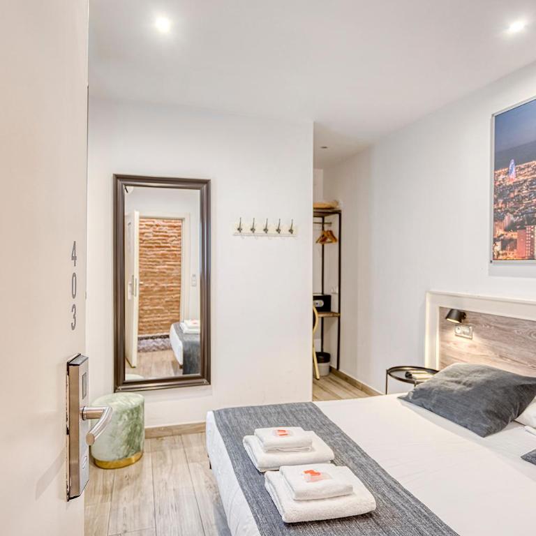 HOSTAL BEDMATES - Premium Double Room - 7