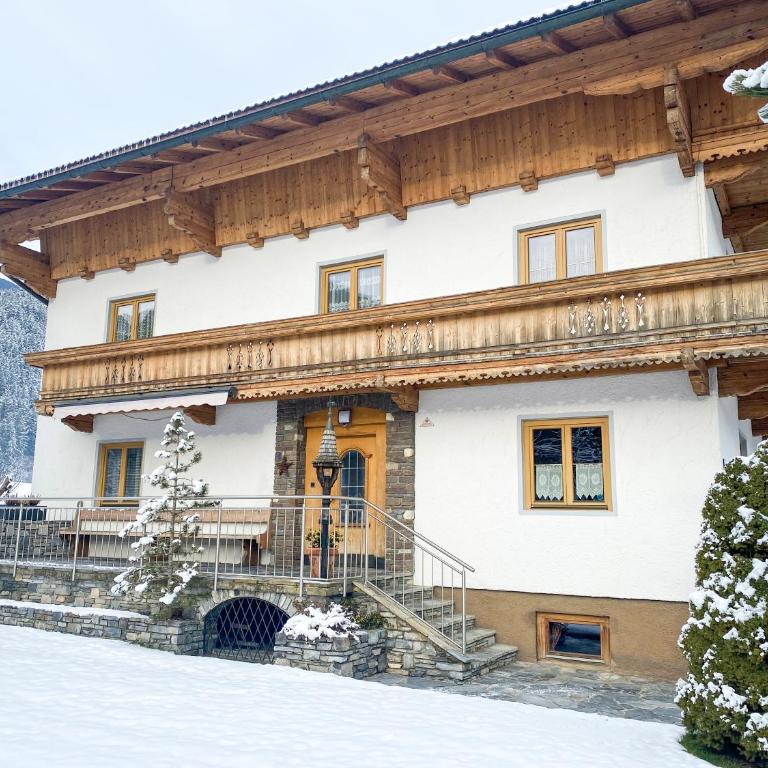 Ferienhaus Wachterhof Aschau im Zillertal - Apartment mit Blick auf die Berge - 6