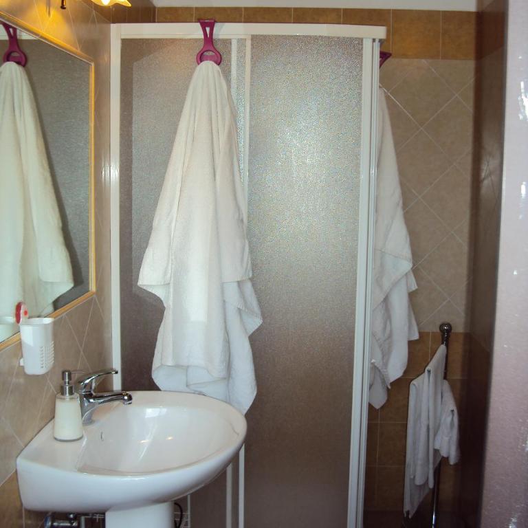 Agriturismo Il Pozzo Antico - Camera Matrimoniale/Doppia con Letti Singoli - 10