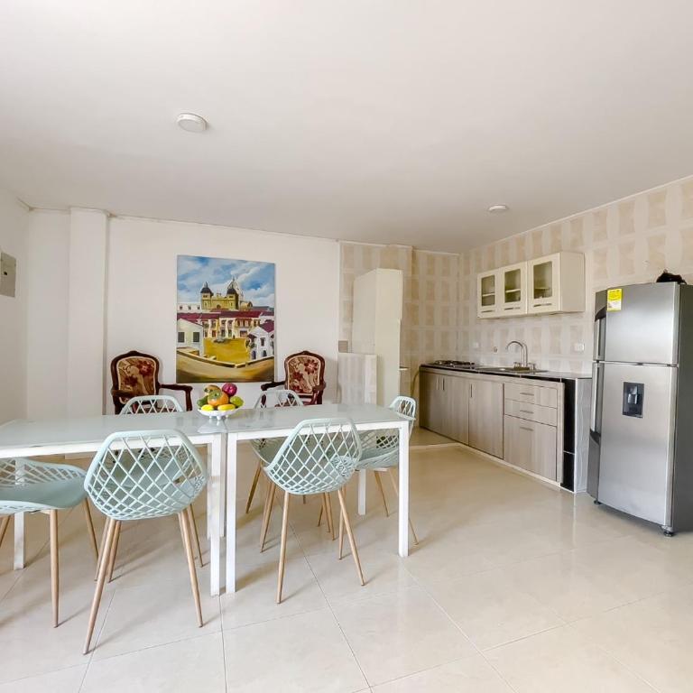 3CB-2 APARTAMENTO DE 3 ALCOBAS EN EL CENTRO HISTORICO CON AIRE ACONDICIONADO Y WIFI - Three-Bedroom Apartment - 8