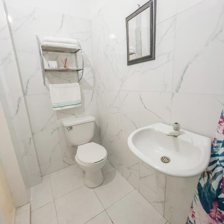 3CB-2 APARTAMENTO DE 3 ALCOBAS EN EL CENTRO HISTORICO CON AIRE ACONDICIONADO Y WIFI - Three-Bedroom Apartment - 10