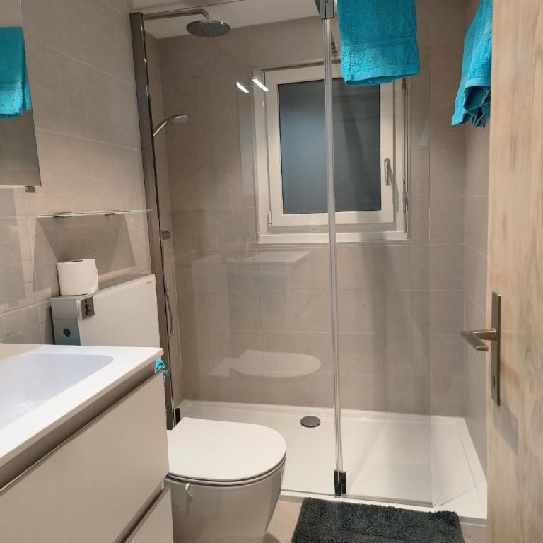 Schöne und Moderne Ferienwohnung - Two-Bedroom Apartment with Mountain View - 32