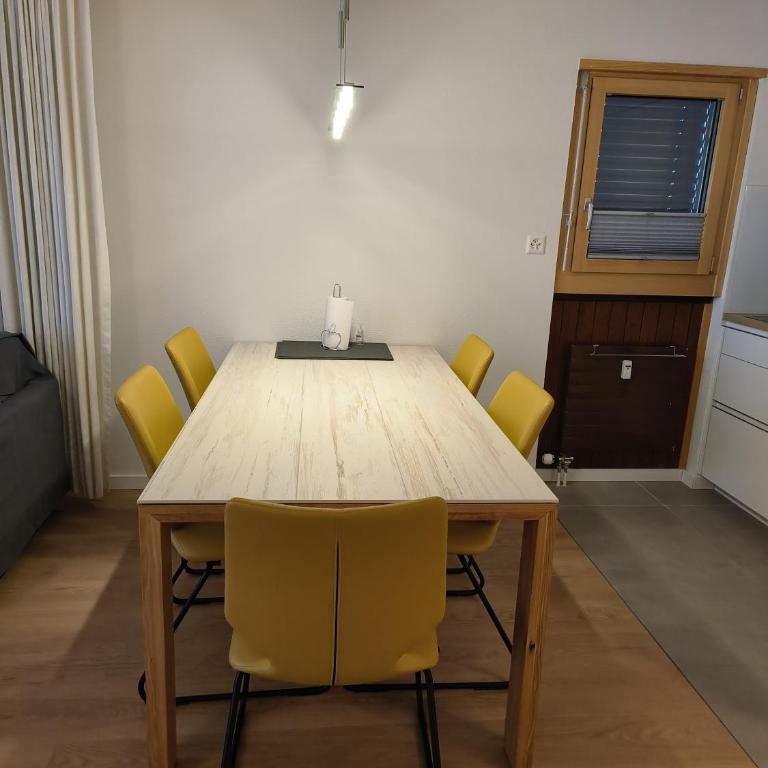 Schöne und Moderne Ferienwohnung - Two-Bedroom Apartment with Mountain View - 36