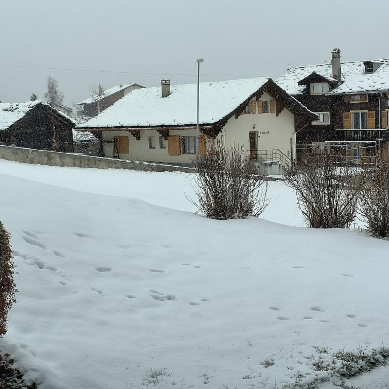 Schöne und Moderne Ferienwohnung - Two-Bedroom Apartment with Mountain View - 38