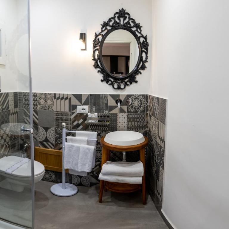 Maravigghia Palermo Rooms - Queen Room with Balcony - 9