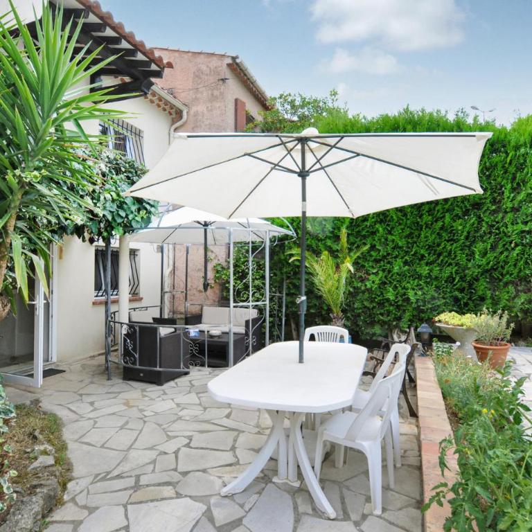 Lovely Apartment In Cogolin With Swimming Pool - Apartment mit 2 Schlafzimmern - 2