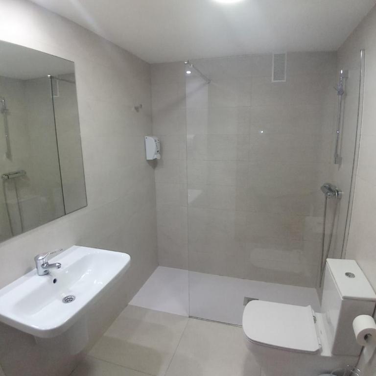 Pensión Acella - Habitación Cuádruple Económica con baño compartido - 4