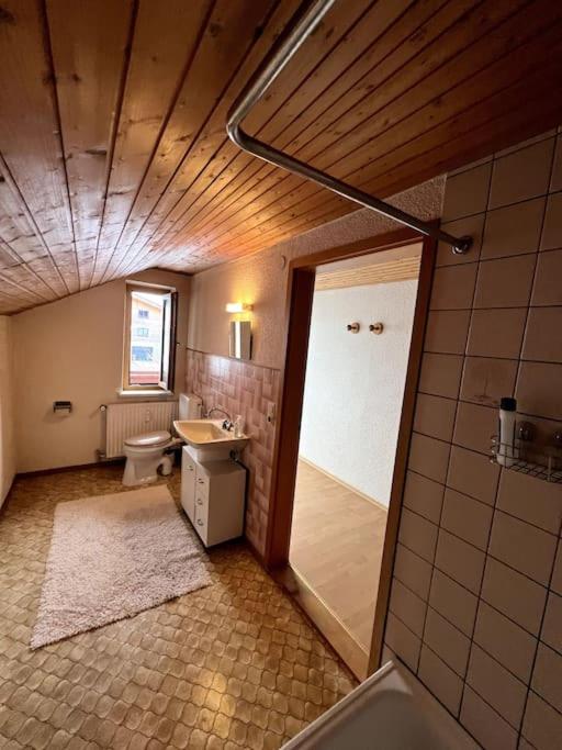 Schöne Unterkunft mit Parkplatz und Bikergarage ohne Küche - One-Bedroom Apartment - 4