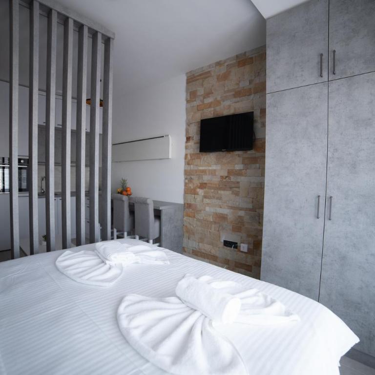 NLux 10 Apartment - One-Bedroom Apartment - 6