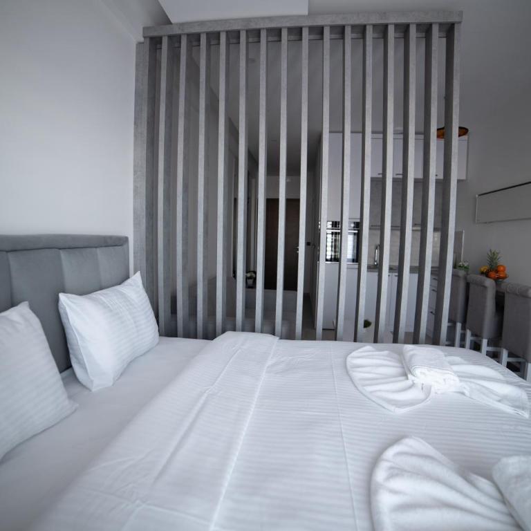 NLux 10 Apartment - One-Bedroom Apartment - 9