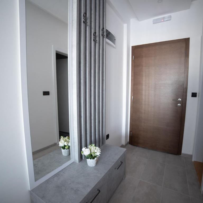 NLux 10 Apartment - One-Bedroom Apartment - 14