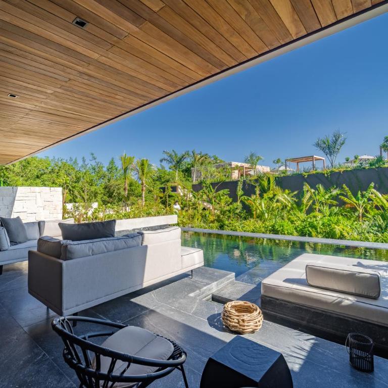 Impression Moxché by Secrets - Adults Only - Master Suite Swim Out Tropical View - 6