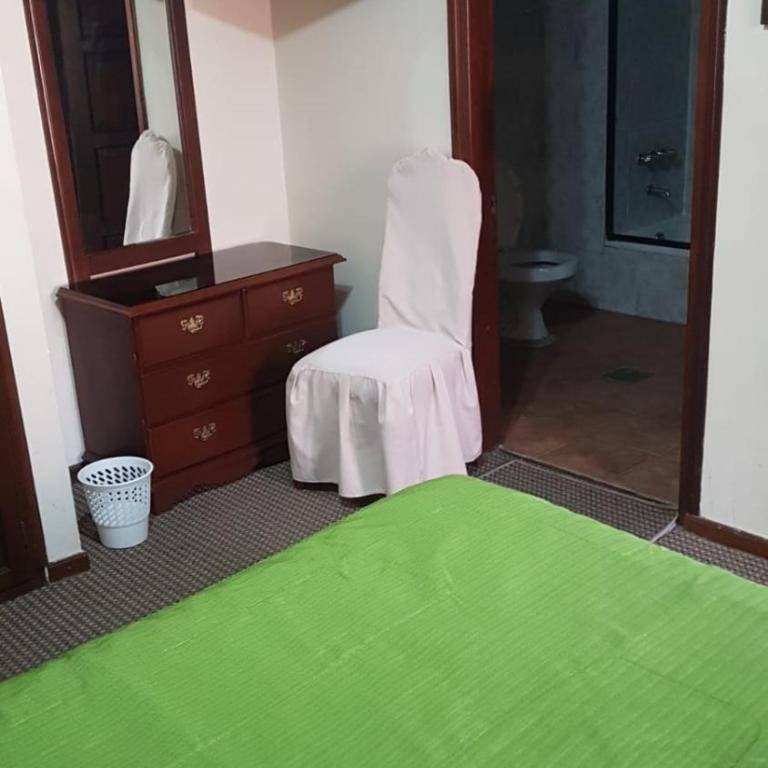 Paola Hostal - Habitación Familiar con baño privado - 3