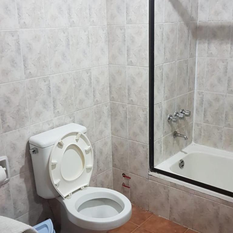 Paola Hostal - Habitación Familiar con baño privado - 4