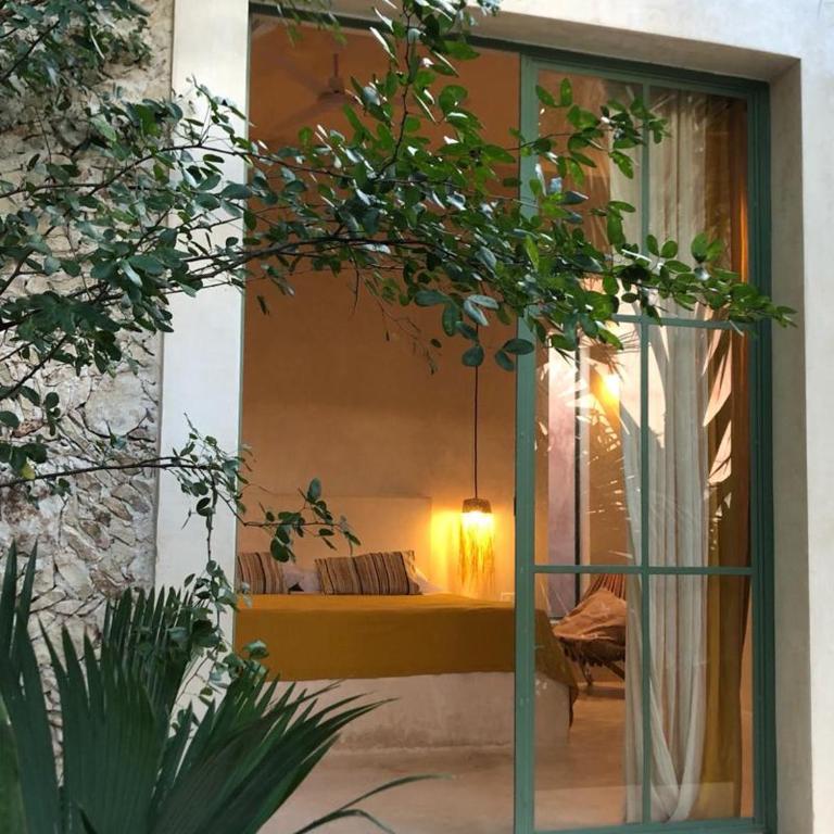 Nuik Casa Tropical - Habitación con cama extragrande y vistas al jardín - 1