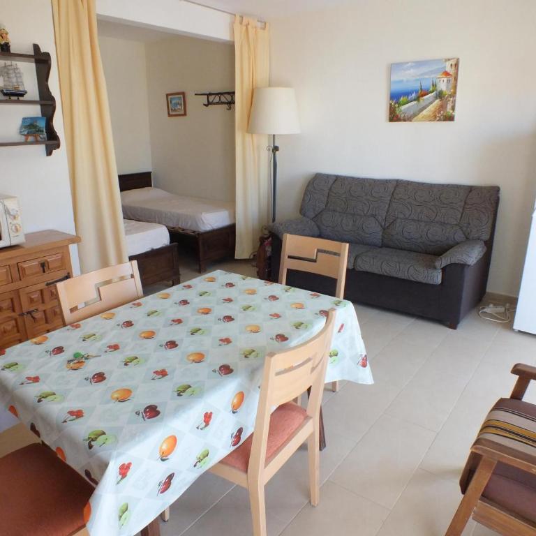 Apartamento para 4 con terraza y piscina a 50m de la playa - ES-204-28 - Apartment - 4