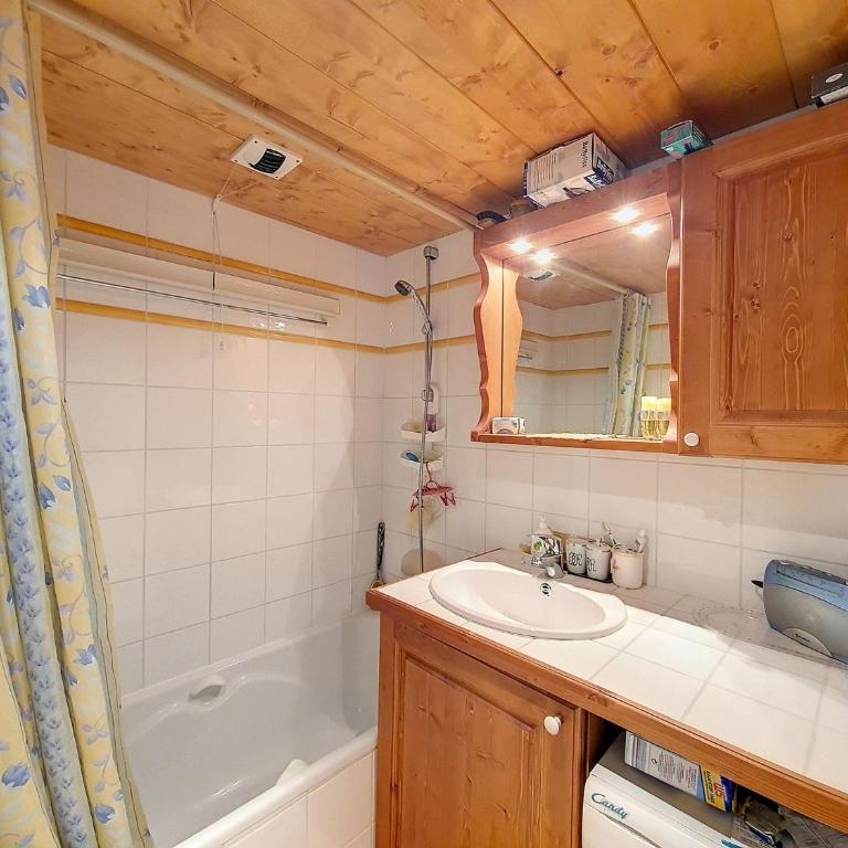 Appartement spacieux avec Balcon Sud et Parking - FR-1-344-1157 - Apartment - 11
