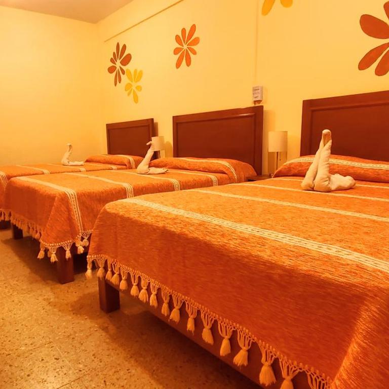 Hotel Florida Oaxaca - Habitación con 3 camas dobles - 8
