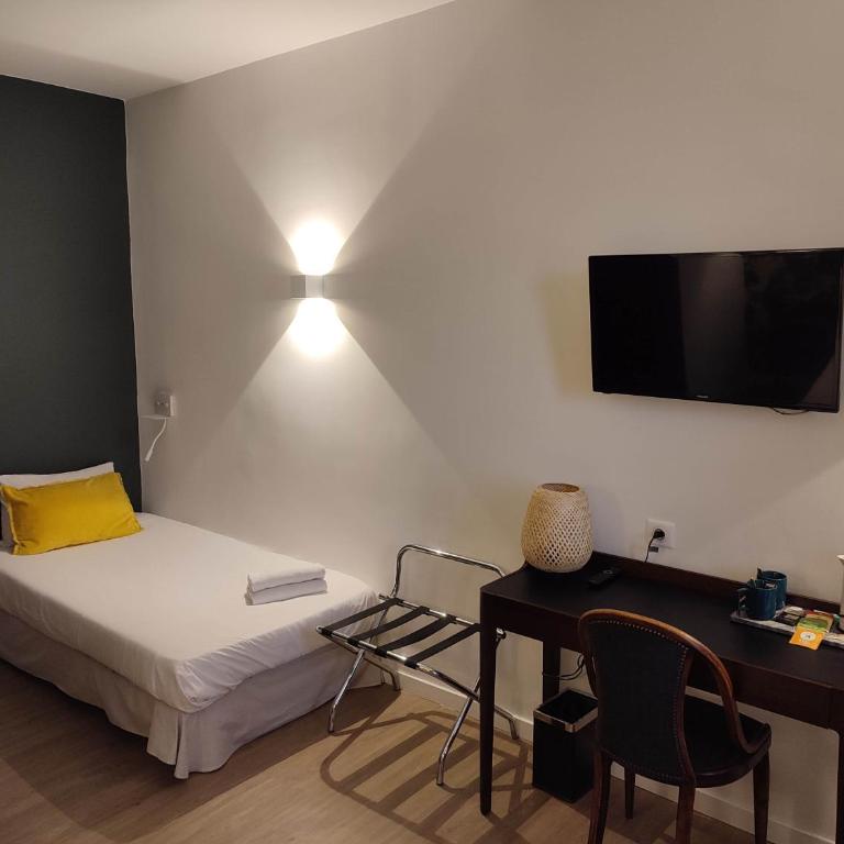 Grand Hotel De La Poste - Lyon Sud - Vienne - Chambre Triple Supérieure - 2