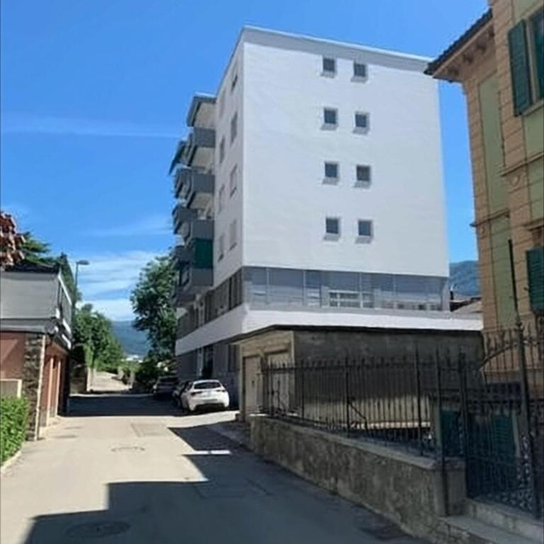 Lakeview Panorama Penthouse with Washer & Dryer - One-Bedroom Apartment - 14