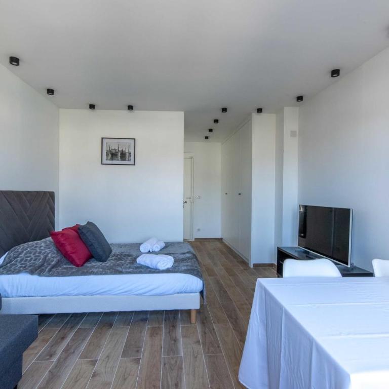 Large studio for 4 people near Port Deauville - Apartment - 6