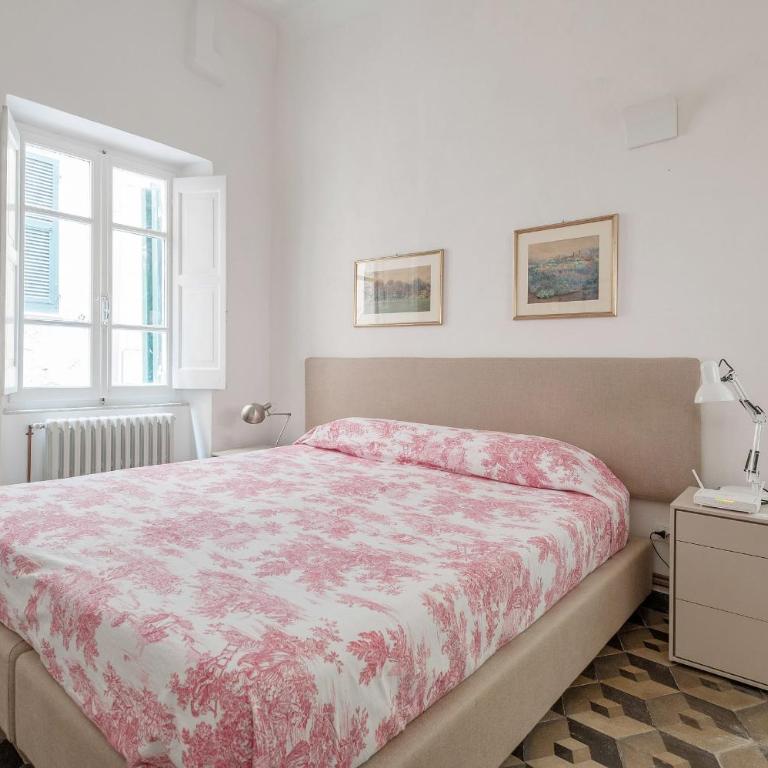 "Marina Apartment" in Vernazza Historic, Restored, Beachfront, 2nd floor, 2 Aircondo BDR, 2BHT, rare Private Garage 300 mt far, 200 mt from train - Two-Bedroom Apartment - 18