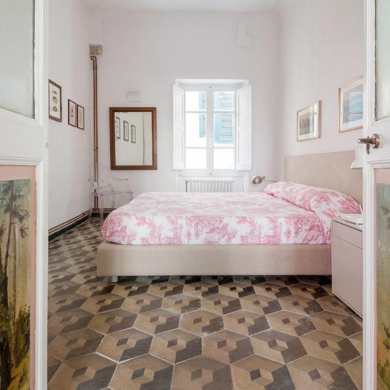 "Marina Apartment" in Vernazza Historic, Restored, Beachfront, 2nd floor, 2 Aircondo BDR, 2BHT, rare Private Garage 300 mt far, 200 mt from train - Two-Bedroom Apartment - 31