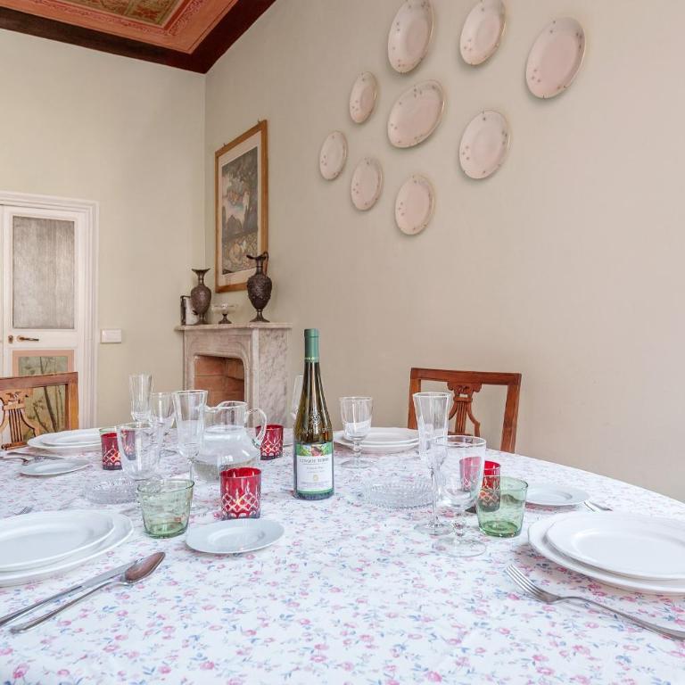 "Marina Apartment" in Vernazza Historic, Restored, Beachfront, 2nd floor, 2 Aircondo BDR, 2BHT, rare Private Garage 300 mt far, 200 mt from train - Two-Bedroom Apartment - 19