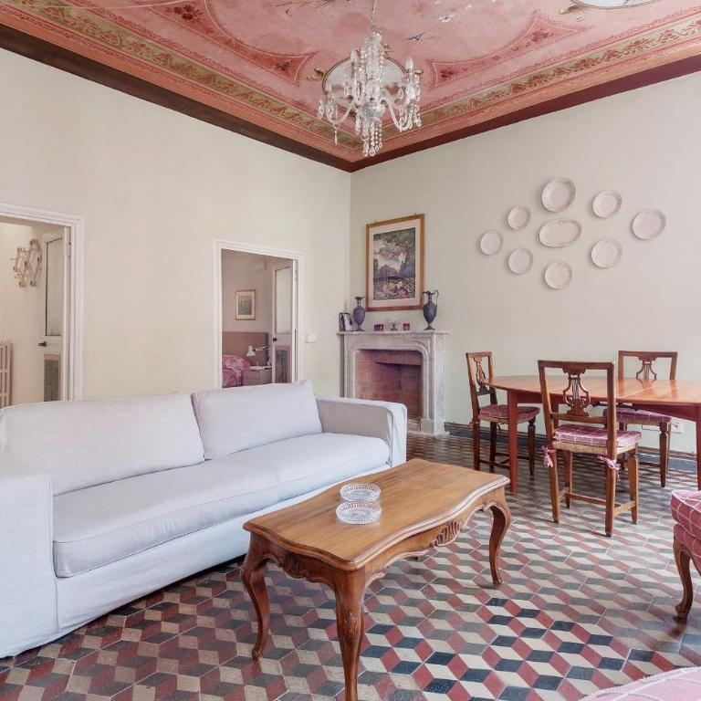"Marina Apartment" in Vernazza Historic, Restored, Beachfront, 2nd floor, 2 Aircondo BDR, 2BHT, rare Private Garage 300 mt far, 200 mt from train - Two-Bedroom Apartment - 3
