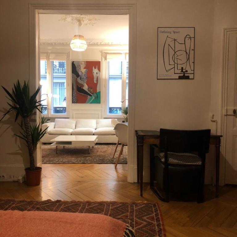 Cosy 2 room 50m2 Parisian classic flat - Passy, 16th arrondissement, near Eiffel Tower - Appartement - Rez-de-Chaussée - 1