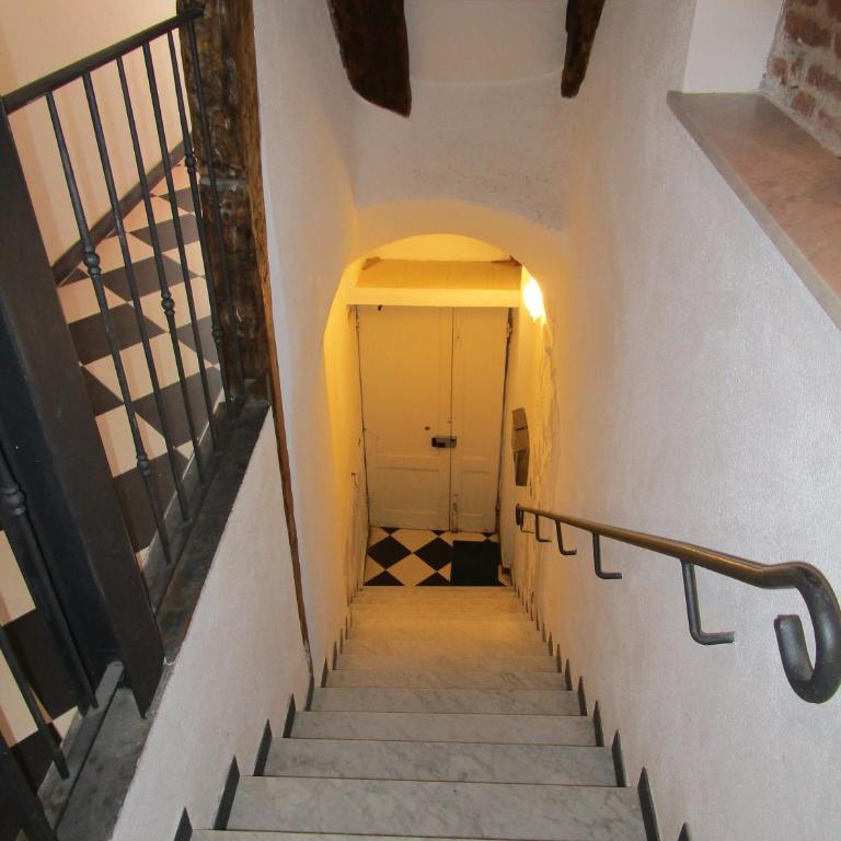 "Marina Apartment" in Vernazza Historic, Restored, Beachfront, 2nd floor, 2 Aircondo BDR, 2BHT, rare Private Garage 300 mt far, 200 mt from train - Two-Bedroom Apartment - 39