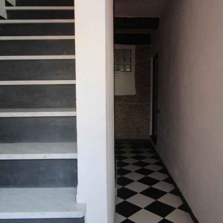 "Marina Apartment" in Vernazza Historic, Restored, Beachfront, 2nd floor, 2 Aircondo BDR, 2BHT, rare Private Garage 300 mt far, 200 mt from train - Two-Bedroom Apartment - 40