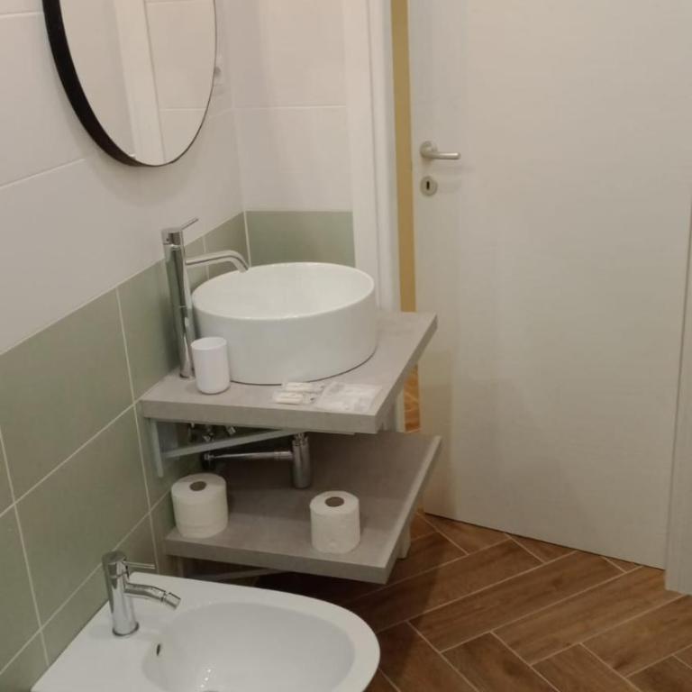 La Villetta - Camera Matrimoniale con Bagno Privato - 9