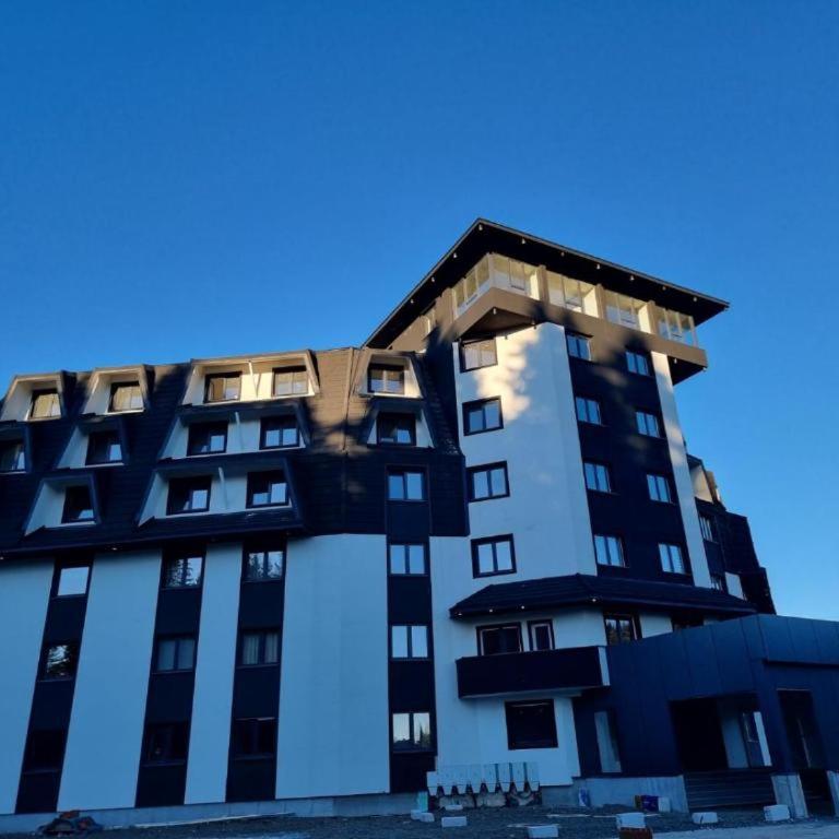 Xenon Apartments - One-Bedroom Apartment - 8