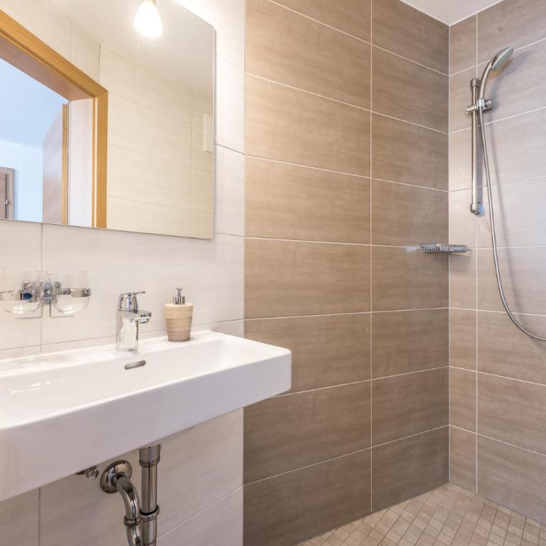 Appartements Sulzer by we rent, SUMMERCARD INCLUDED - Apartment mit 2 Schlafzimmern und Balkon - 12