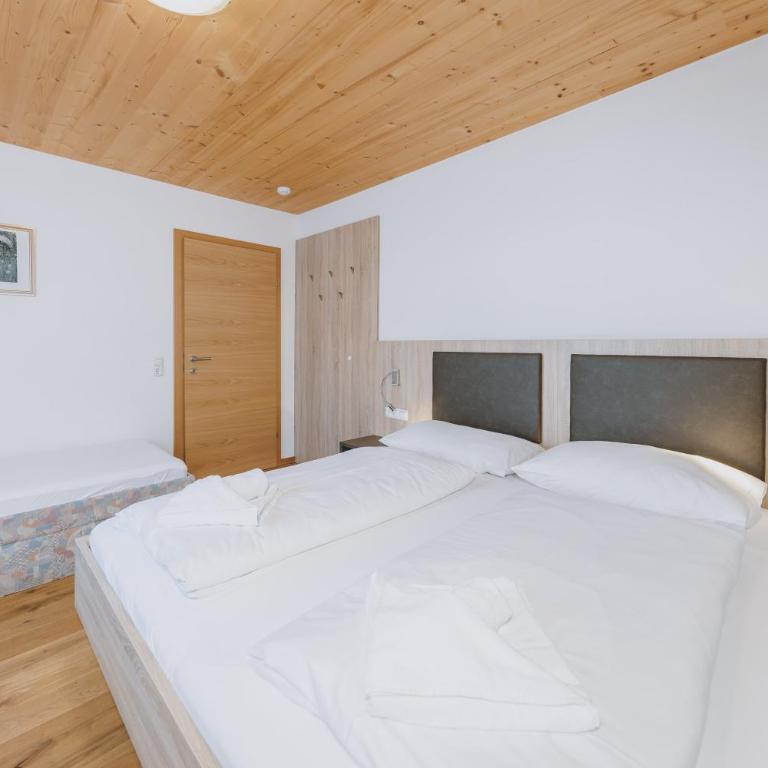 Appartements Sulzer by we rent, SUMMERCARD INCLUDED - Apartment mit 2 Schlafzimmern, einem Balkon und Bergblick - 10