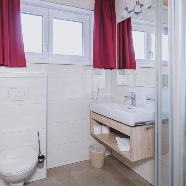 Appartements Sulzer by we rent, SUMMERCARD INCLUDED - Apartment mit 2 Schlafzimmern, einem Balkon und Bergblick - 7