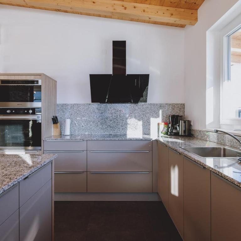 Appartements Sulzer by we rent, SUMMERCARD INCLUDED - Penthouse-Apartment mit 3 Schlafzimmern und Terrasse - 3
