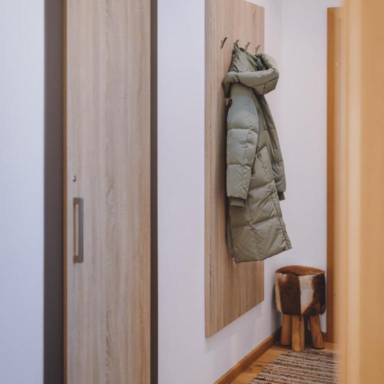 Appartements Sulzer by we rent, SUMMERCARD INCLUDED - Penthouse-Apartment mit 3 Schlafzimmern und Terrasse - 28
