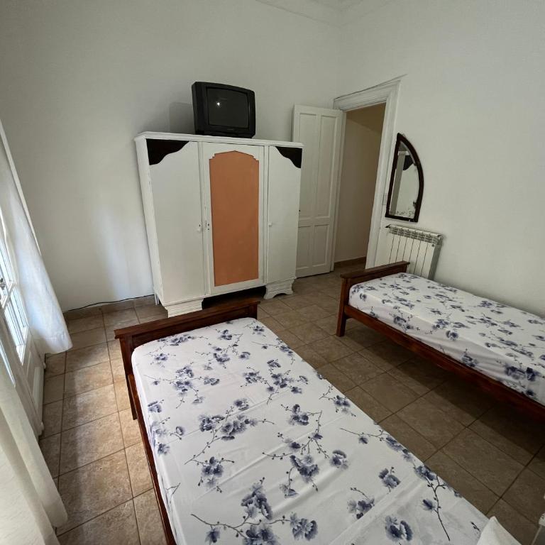 Sevilla Home Hotel - Habitación Estándar con baño compartido - 2 camas - 2